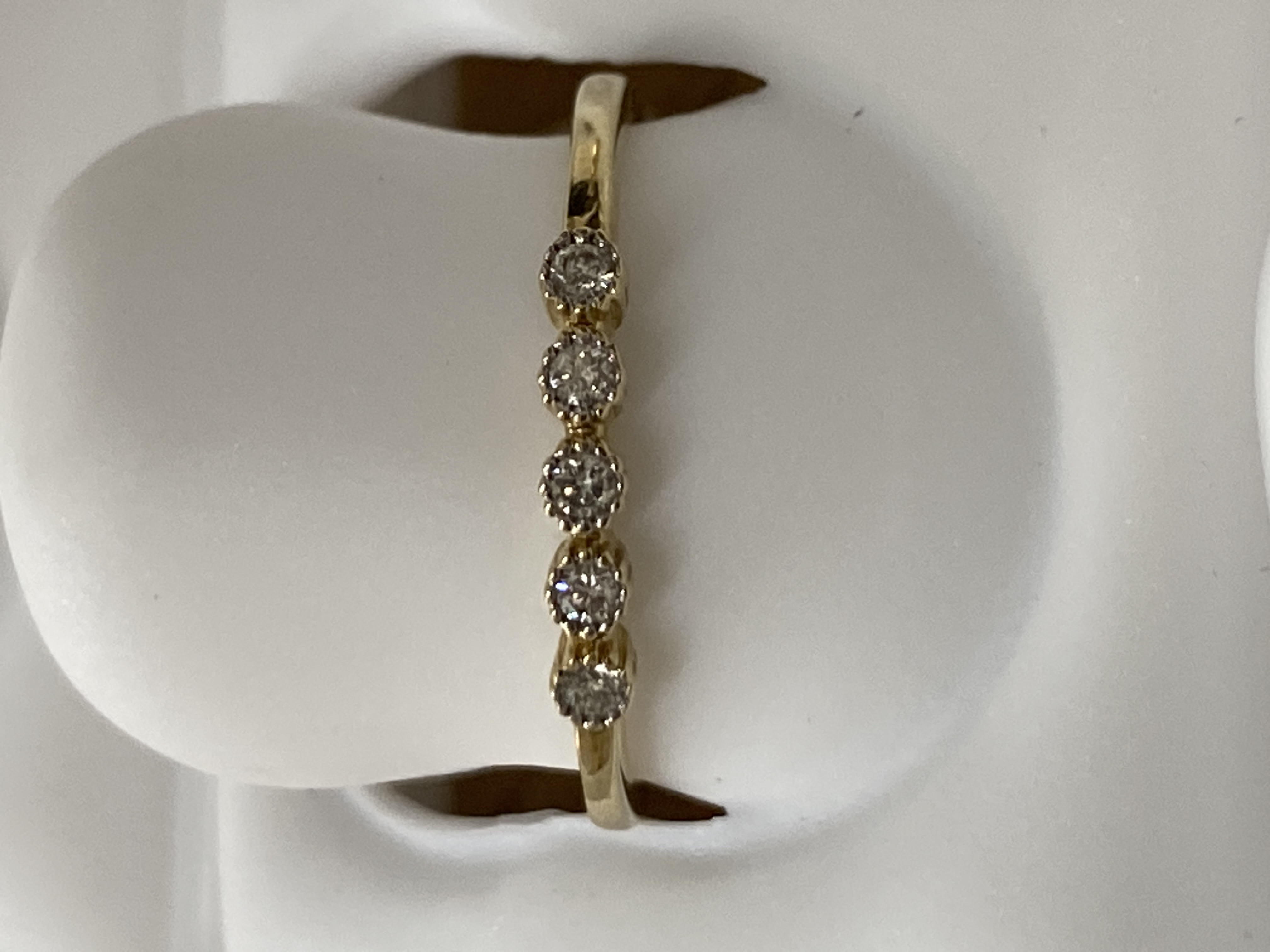 Anillo de oro 10K, dorado, talla 6.5, churumbela, brillante, 0.07, j (casi incoloro), i2 (included), 1.12 gr, con diamante.