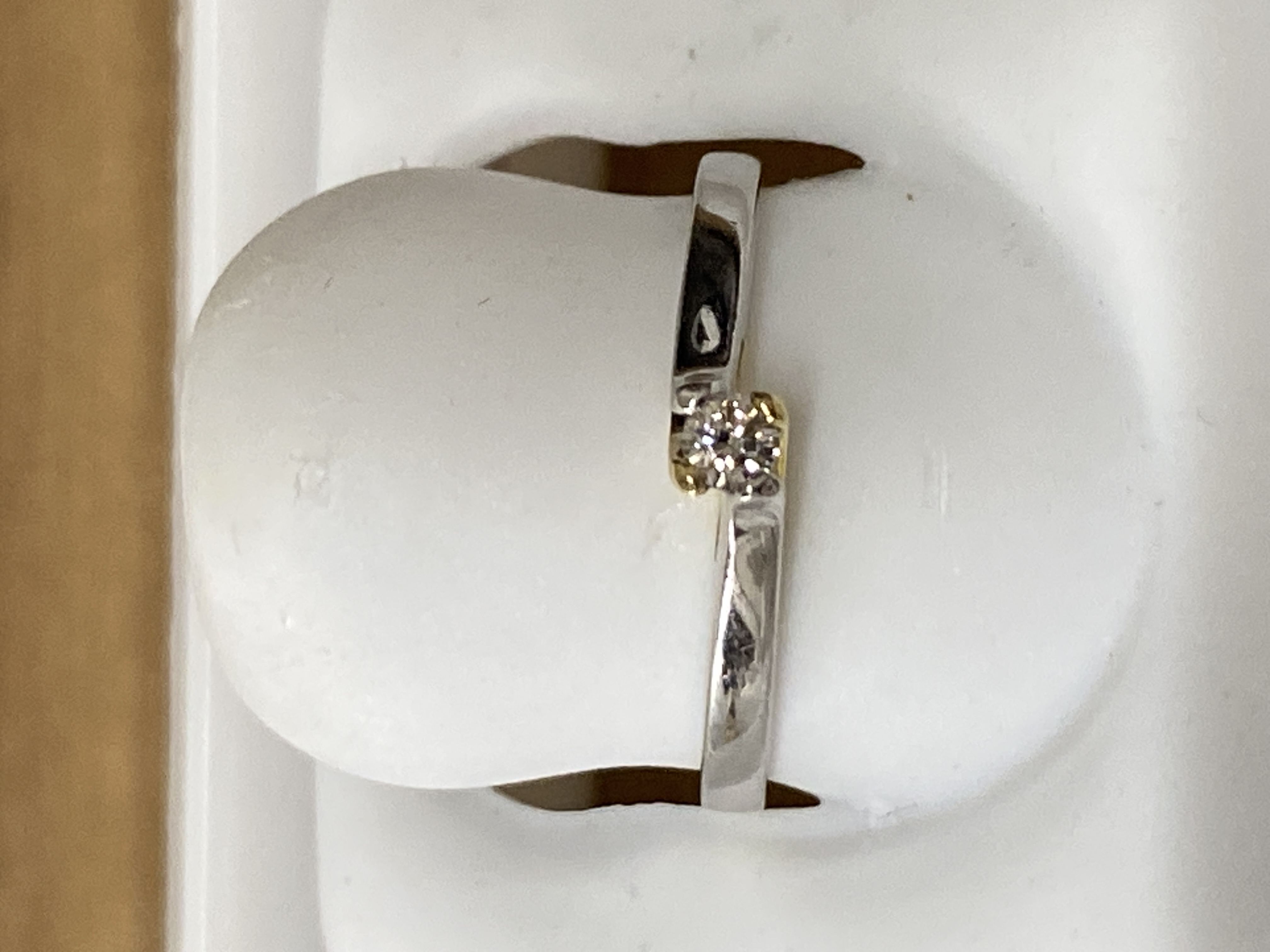 Anillo de oro 14K, 2 oros, talla 7, solitario, brillante, 0.06, j (casi incoloro), vvs2 (very very slightly included), 1.61 gr, con diamante.